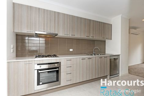 Property photo of 11 Olsen Walk Mill Park VIC 3082