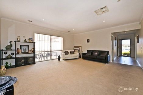 Property photo of 8 Pleasant Close Mill Park VIC 3082