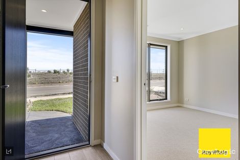 Property photo of 22 Chapelton Way Werribee VIC 3030