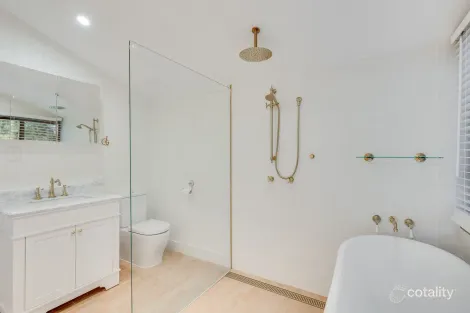 Property photo of 25 Rowland Court Gowrie Mountain QLD 4350