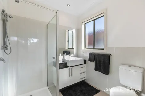 Property photo of 7 Hemsley Promenade Point Cook VIC 3030