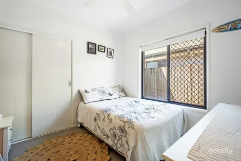 Property photo of 28 Pinehurst Street Currimundi QLD 4551