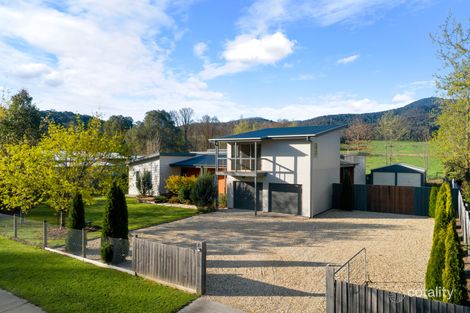 25 Station St, Porepunkah, VIC 3740