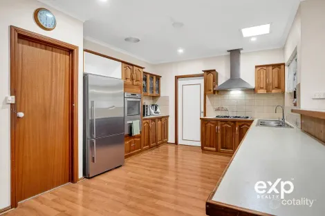 Property photo of 27 Torresan Crescent Flagstaff Hill SA 5159