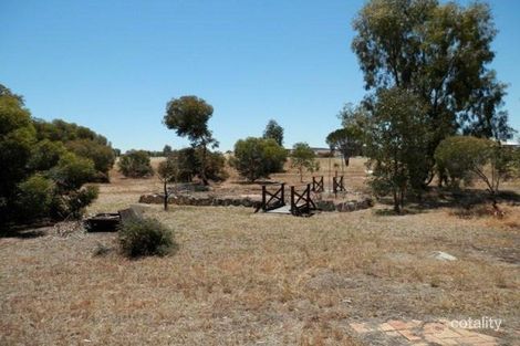 28 Simmons Rd, Beverley, WA 6304