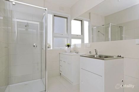 Property photo of 1/1 Castle Court Bell Park VIC 3215