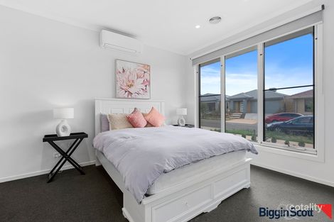 Property photo of 12 Peat Avenue Thornhill Park VIC 3335