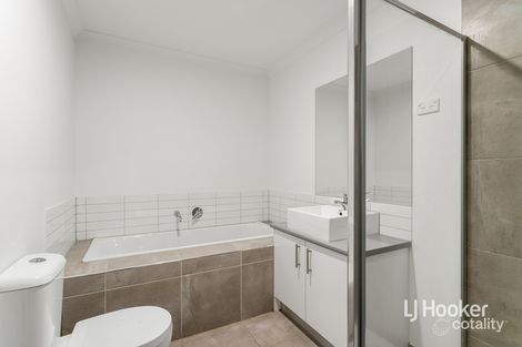 Property photo of 3 Hiddleston Court Cranbourne West VIC 3977