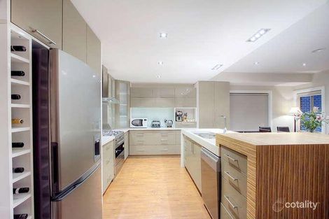 Property photo of 8 Timbertop Terrace Keysborough VIC 3173