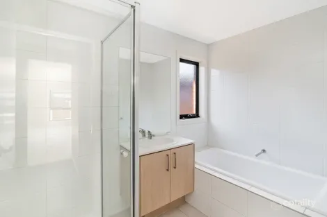 Property photo of 21 Vecchio Parkway Wallan VIC 3756