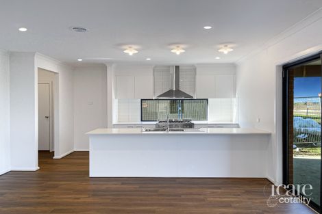 47 Viola Cct, Clyde, VIC 3978