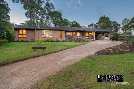 18 Centre Gr, Healesville, VIC 3777