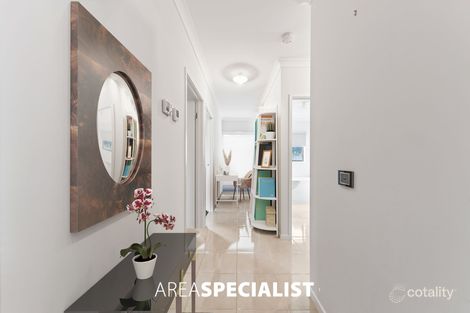 Property photo of 31 Vanessa Circuit Pakenham VIC 3810