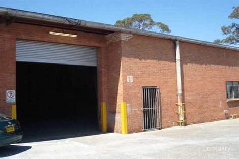 2/18 Regent Cres, Moorebank, NSW 2170