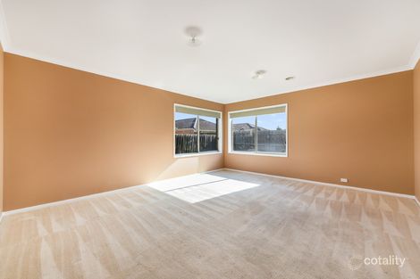 Property photo of 13 Sunbird Avenue Cranbourne VIC 3977