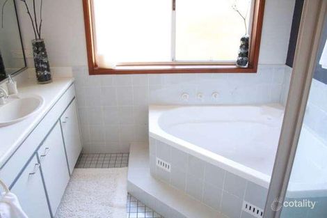 Property photo of 5 Sapphire Close Caves Beach NSW 2281