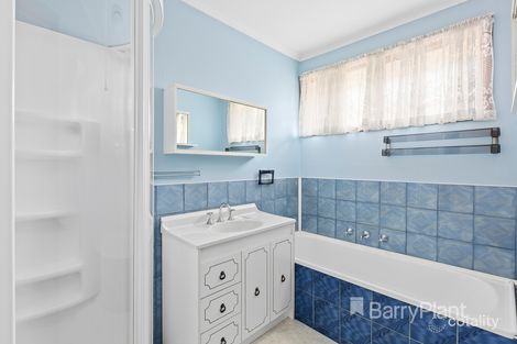 Property photo of 11 Quartok Avenue Werribee VIC 3030