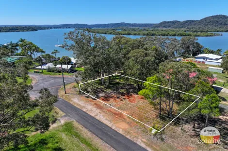 102 Minjerriba Rd, Russell Island, QLD 4184
