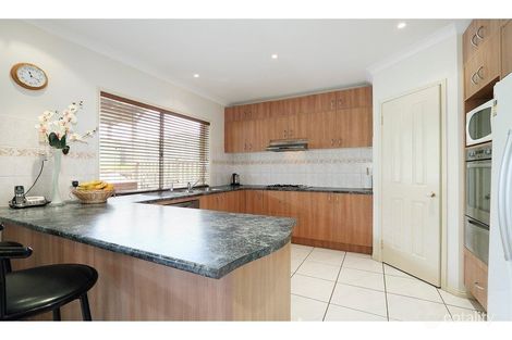 Property photo of 18 Ridgemont Drive Berwick VIC 3806