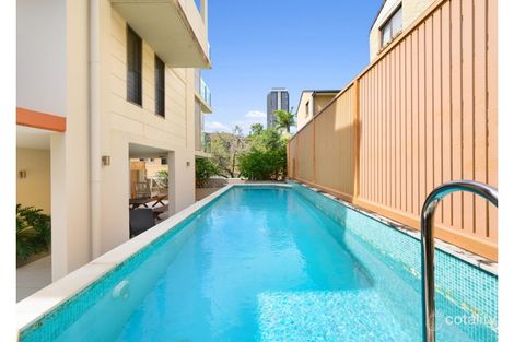 2/20 Lawson St, Southport, QLD 4215