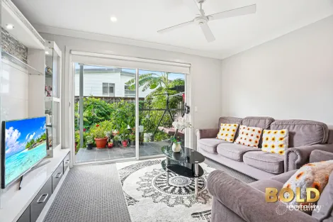 Property photo of 5/52A Atlantic Boulevard Glenfield NSW 2167