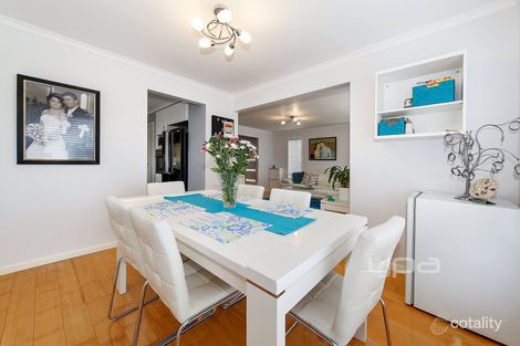 Property photo of 23 Lincolne Crescent Roxburgh Park VIC 3064