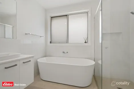 Property photo of 17 Sunstone Way Leppington NSW 2179