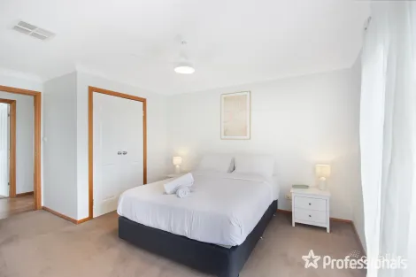 Property photo of 12 Kincora Place Bourkelands NSW 2650