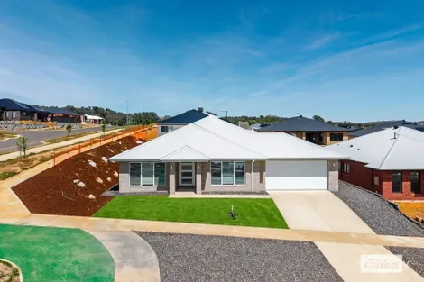 Property photo of 56 Jennings Boulevard Leneva VIC 3691