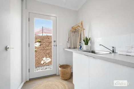 Property photo of 56 Jennings Boulevard Leneva VIC 3691