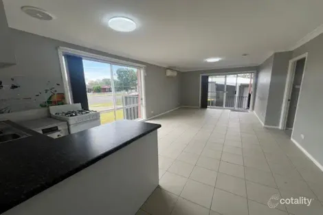 7 Evelyn St, Macquarie Fields, NSW 2564