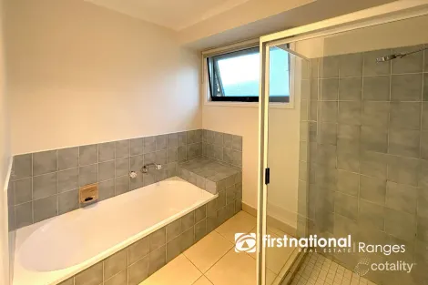 Property photo of 16 Arleon Crescent Cranbourne VIC 3977