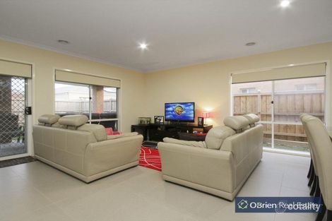 Property photo of 37 Quarters Boulevard Cranbourne West VIC 3977