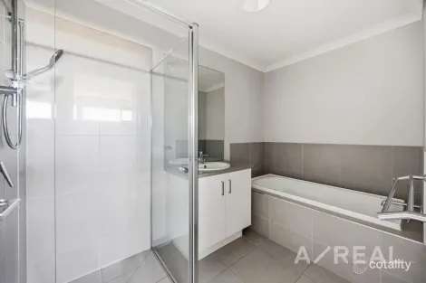 Property photo of 22 Bonsallo Walk Tarneit VIC 3029