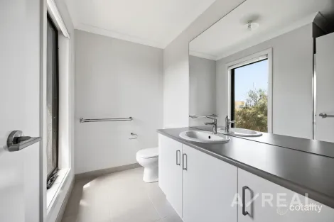 Property photo of 22 Bonsallo Walk Tarneit VIC 3029