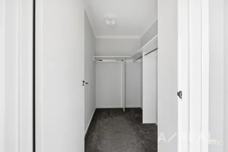 Property photo of 22 Bonsallo Walk Tarneit VIC 3029