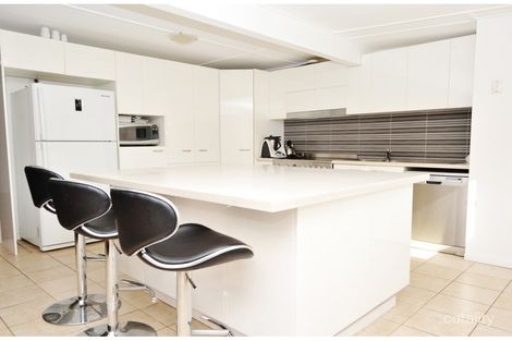 381 Kianawah Rd, Wynnum West, QLD 4178