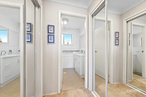 Property photo of 19 Cooinda Crescent Narara NSW 2250