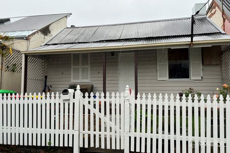 Property photo of 6 Upper Road Forest Lodge NSW 2037