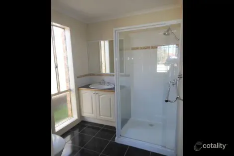 Property photo of 17 Broadleaf Way Cranbourne VIC 3977