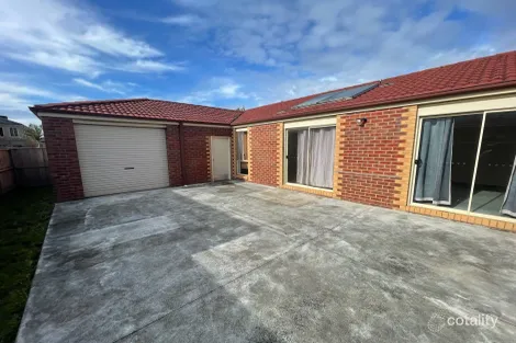 Property photo of 17 Broadleaf Way Cranbourne VIC 3977