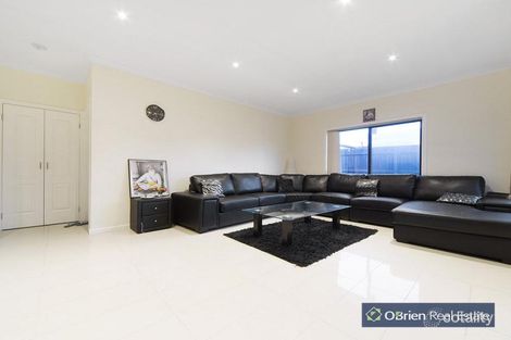 Property photo of 2/29 Winnima Avenue Hampton Park VIC 3976