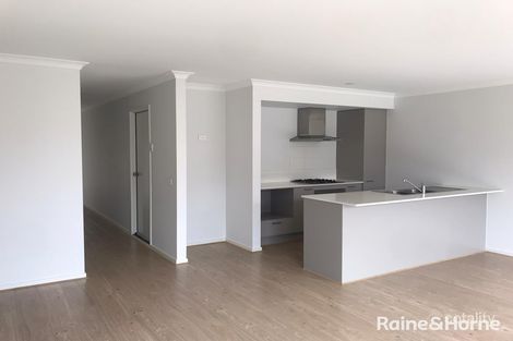 Property photo of 12 Angophora Crescent Craigieburn VIC 3064