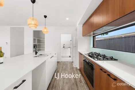 Property photo of 34 Leschenaultia Loop Yalyalup WA 6280