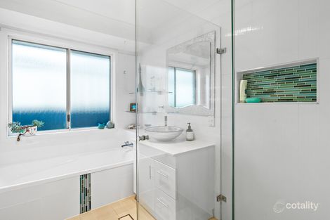 Property photo of 3 Golf Links Drive Watanobbi NSW 2259