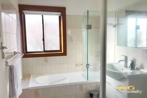 Property photo of 27 Marsden Crescent St Albans VIC 3021