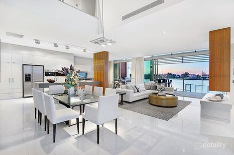 Property photo of 18A/2 Ephraim Island Parade Paradise Point QLD 4216