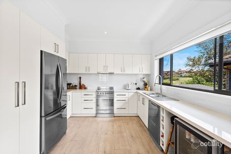 Property photo of 16 Derowie Crescent Lake Heights NSW 2502