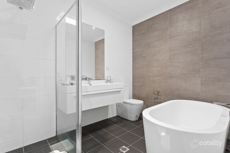 Property photo of 16 Derowie Crescent Lake Heights NSW 2502