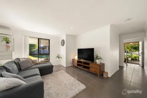 Property photo of 40 Fred Pham Crescent Doolandella QLD 4077